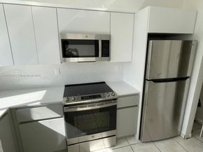 406 NW 84th Ter 406, Miami FL 33150