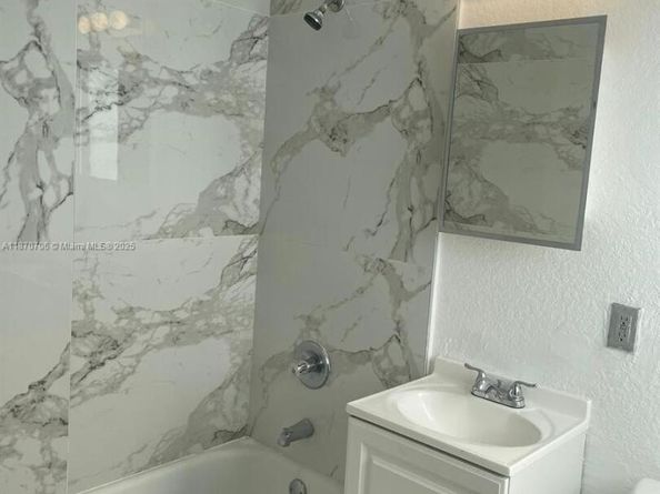 406 NW 84th Ter 406, Miami FL 33150
