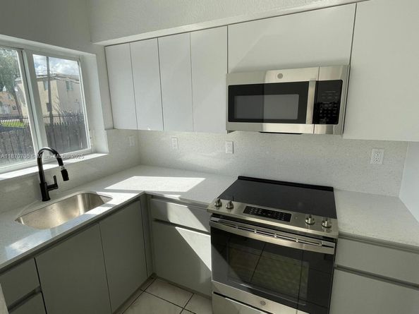 406 NW 84th Ter 406, Miami FL 33150