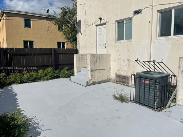 406 NW 84th Ter 406, Miami FL 33150