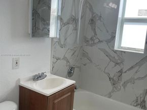 406 NW 84th Ter 406, Miami FL 33150