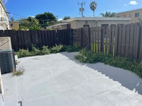 406 NW 84th Ter 406, Miami FL 33150