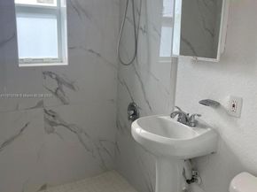 406 NW 84th Ter 406, Miami FL 33150