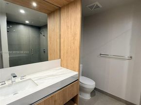 11 NE 6th 1905, Miami FL 33132