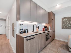 580 72nd St 613, Miami Beach FL 33141