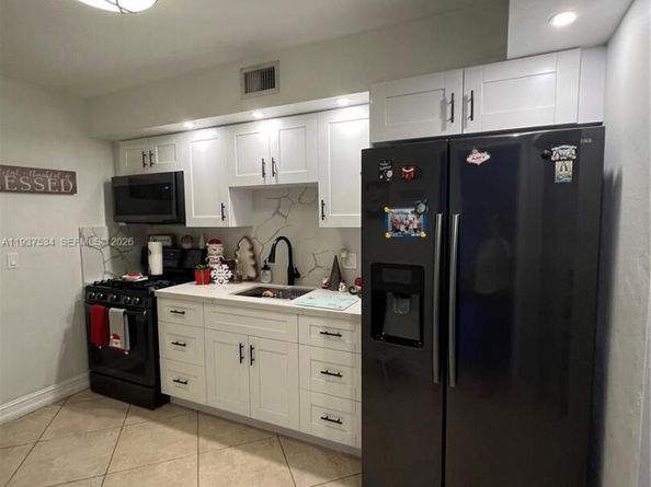 1461 E 9th Ct, Hialeah FL 33010