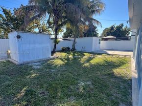 1461 E 9th Ct, Hialeah FL 33010