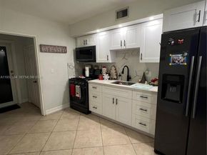 1461 E 9th Ct, Hialeah FL 33010