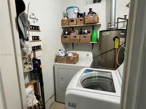 1461 E 9th Ct, Hialeah FL 33010