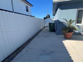 1461 E 9th Ct, Hialeah FL 33010