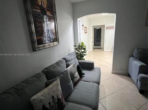 1461 E 9th Ct, Hialeah FL 33010