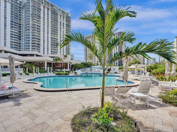 19707 Turnberry Way 17L, Aventura FL 33180