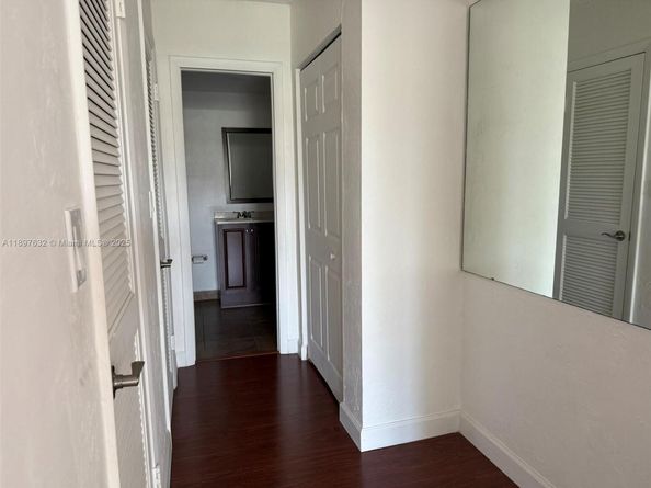 3860 NE 170th St 412, North Miami Beach FL 33160