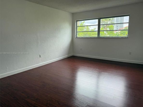 3860 NE 170th St 412, North Miami Beach FL 33160