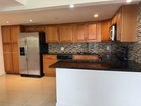 3860 NE 170th St 412, North Miami Beach FL 33160