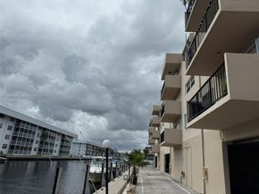 3860 NE 170th St 412, North Miami Beach FL 33160