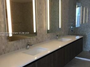 88 SW 7th St 2603, Miami FL 33130