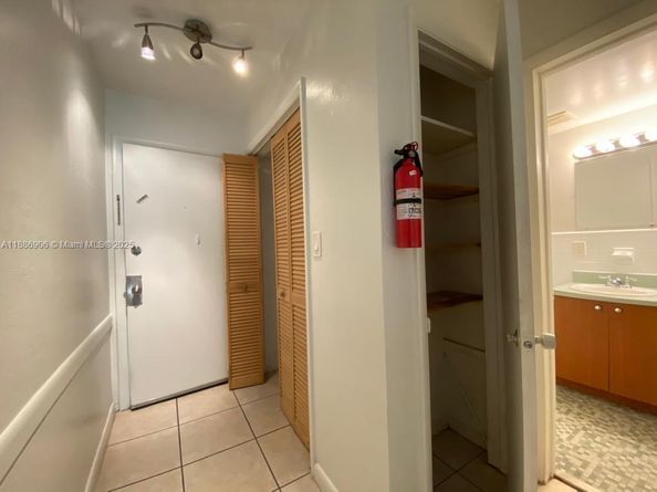 318 Majorca Ave 203, Coral Gables FL 33134
