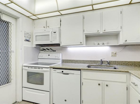 1101 Hillcrest Ct 103, Hollywood FL 33021