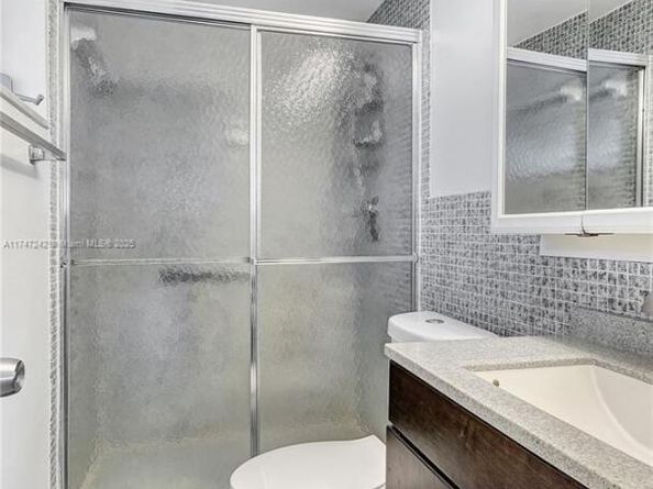 1101 Hillcrest Ct 103, Hollywood FL 33021