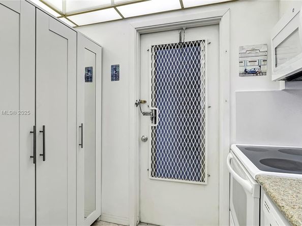 1101 Hillcrest Ct 103, Hollywood FL 33021