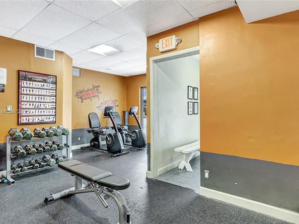 1101 Hillcrest Ct 103, Hollywood FL 33021