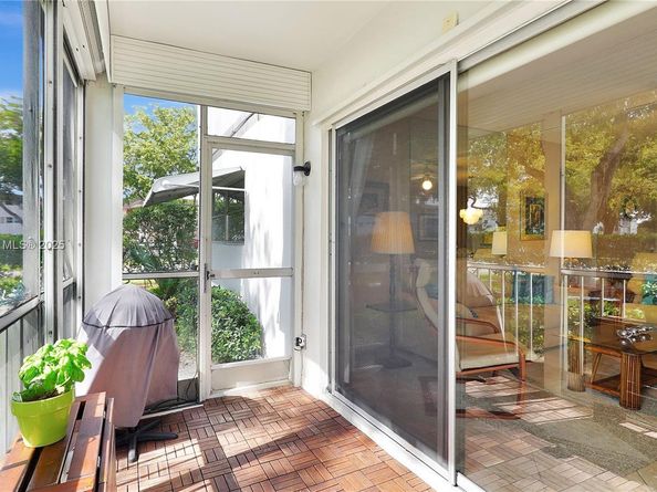 1101 Hillcrest Ct 103, Hollywood FL 33021