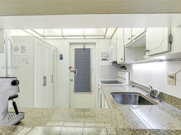 1101 Hillcrest Ct 103, Hollywood FL 33021