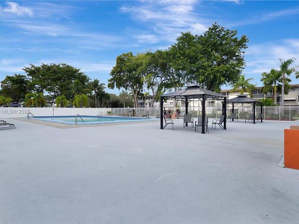 1101 Hillcrest Ct 103, Hollywood FL 33021