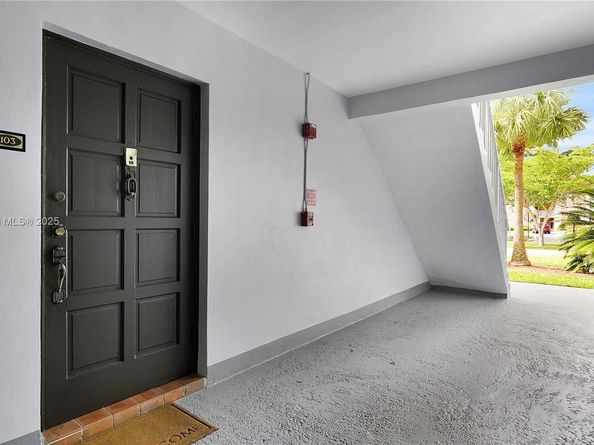 1101 Hillcrest Ct 103, Hollywood FL 33021