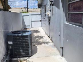 1650 NE 147th St, Miami FL 33181