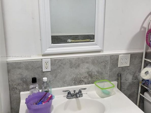 1650 NE 147th St, Miami FL 33181