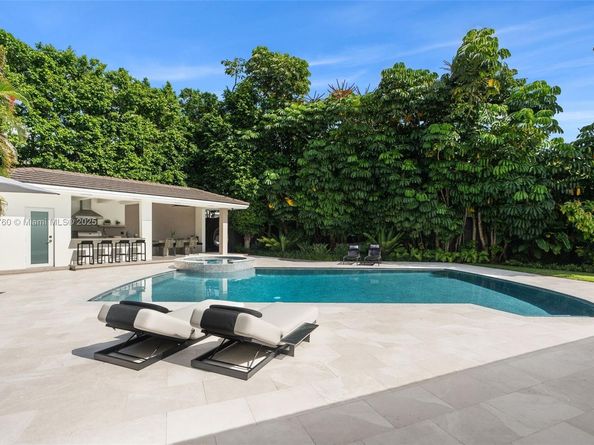 4800 Bay Point Rd, Miami FL 33137