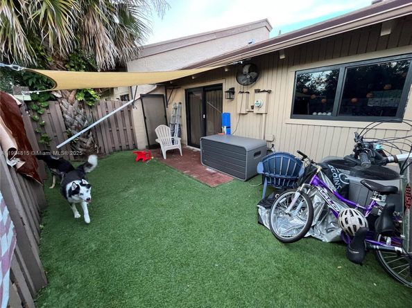 8185 SW 24th St, Davie FL 33324