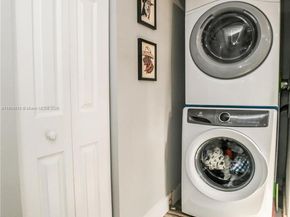 8185 SW 24th St, Davie FL 33324