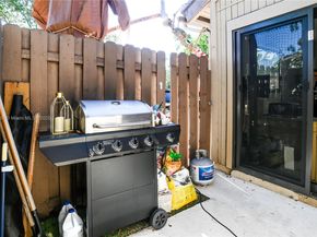 8185 SW 24th St, Davie FL 33324