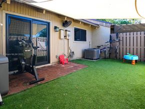 8185 SW 24th St, Davie FL 33324