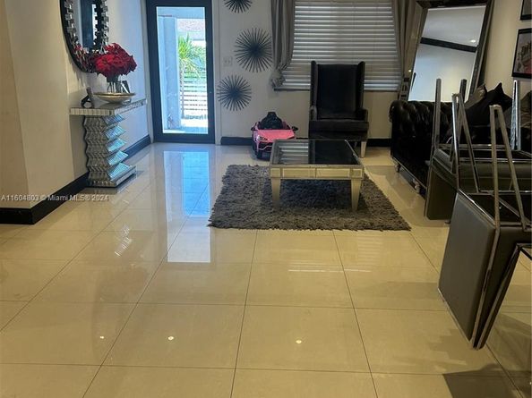 1275 NW 117th St, Miami FL 33167
