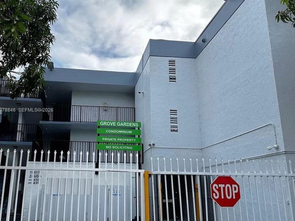 1800 SW 25th St 2109, Miami FL 33133