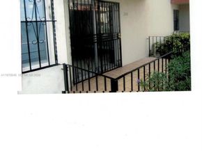 1800 SW 25th St 2109, Miami FL 33133