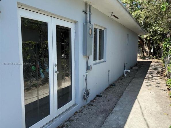 1361 NW 29th Ter, Miami FL 33142