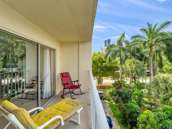 200 178th Dr 409, Sunny Isles Beach FL 33160