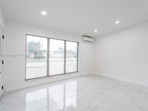 4041 NE 15th Ter, Pompano Beach FL 33064