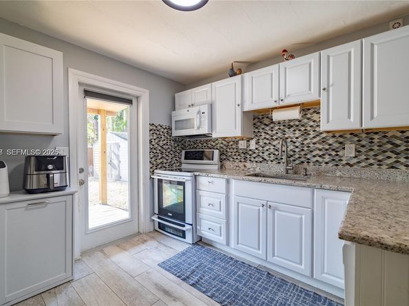 2950 NE 11th Ave, Pompano Beach FL 33064