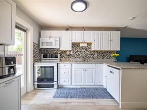 2950 NE 11th Ave, Pompano Beach FL 33064