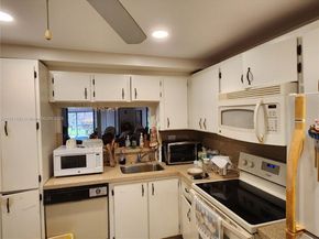 900 Colony Point Cir 107, Pembroke Pines FL 33026