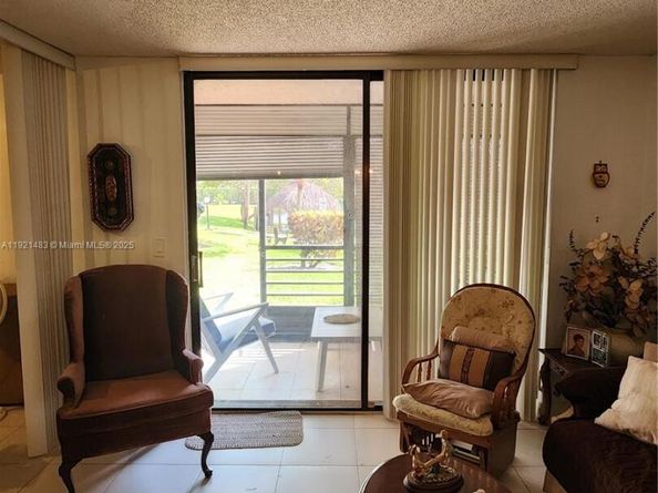 900 Colony Point Cir 107, Pembroke Pines FL 33026