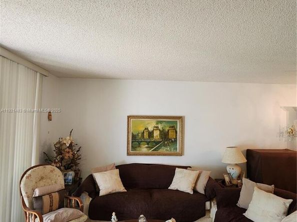 900 Colony Point Cir 107, Pembroke Pines FL 33026