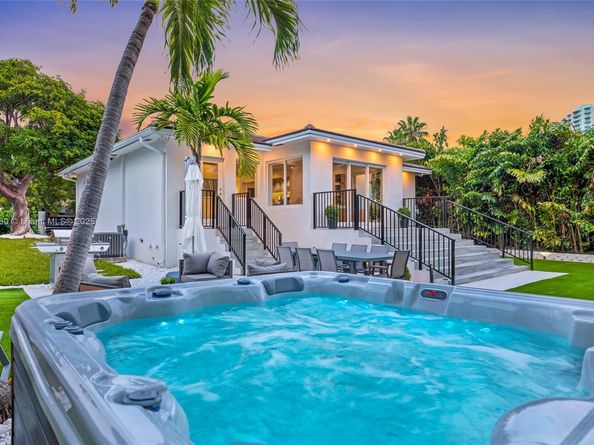 38 SW 25th Rd, Miami FL 33129