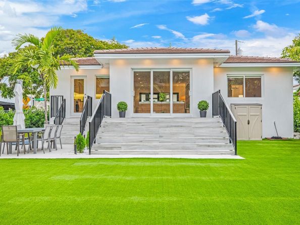 38 SW 25th Rd, Miami FL 33129